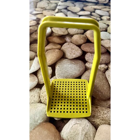 Tupperware Pickle Keeper - Picture 3 of 9